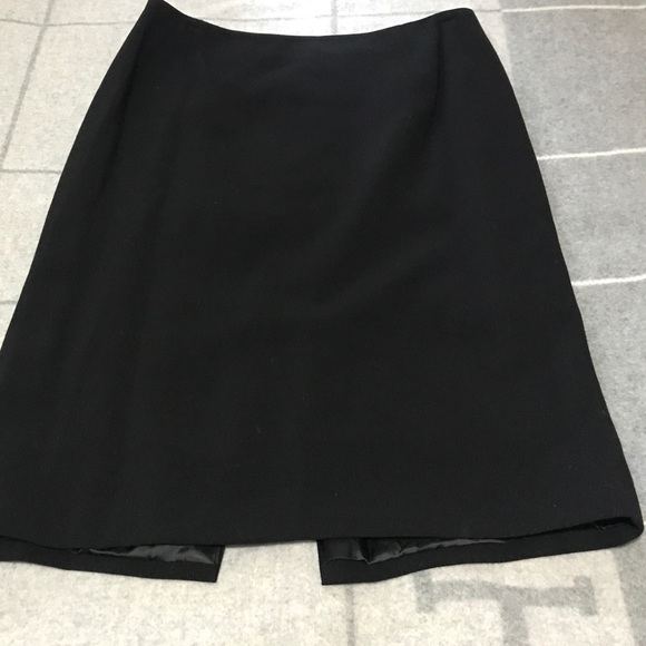 Authentic vintage Versace blazer and skirt set. - Picture 7 of 8